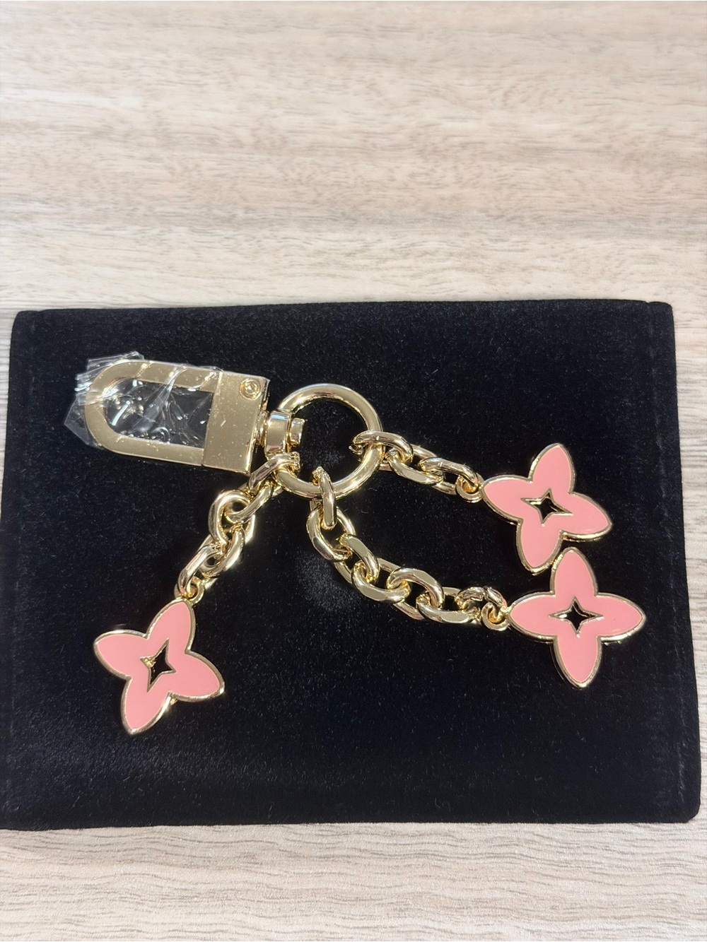 Source Unknown Gold Tone Keychain with Pink Flower Charms